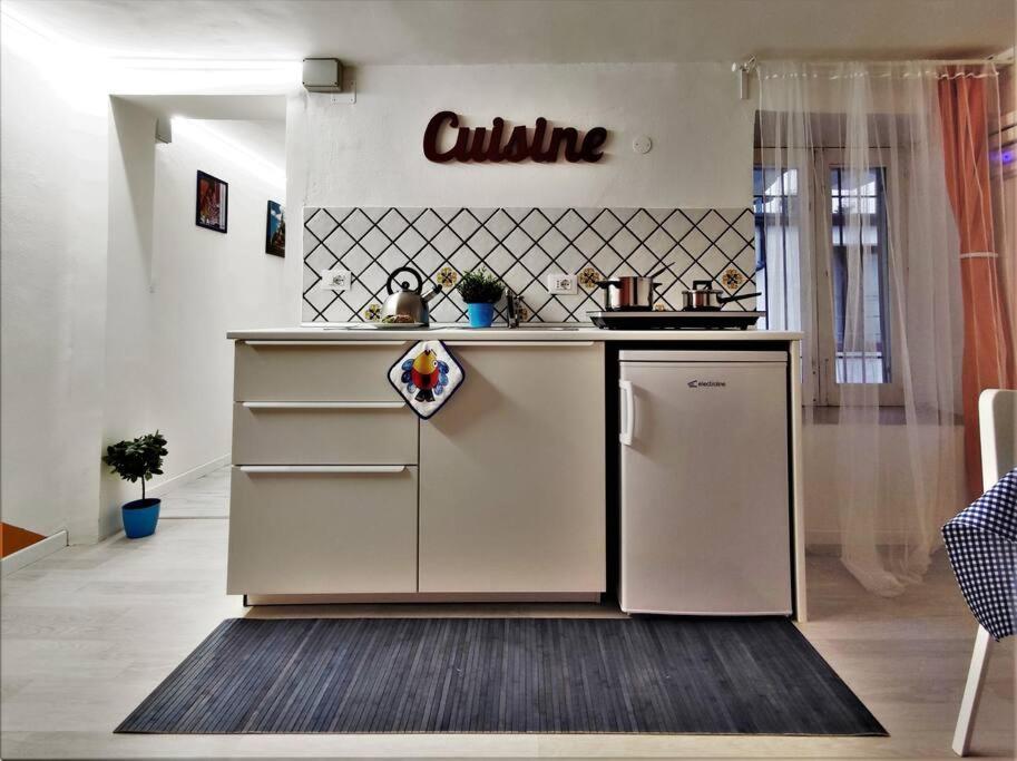 Central Apartments Mezzanine - 1 Min To Via Etnea Catania Ngoại thất bức ảnh